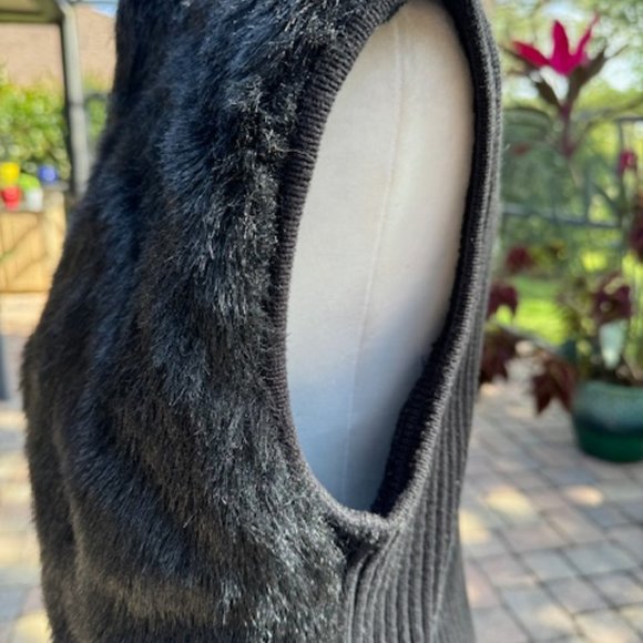 KIKIT Zippered Vest Black Faux Fur front/Sweater Back (reversible) Size 8 - Picture 5 of 14